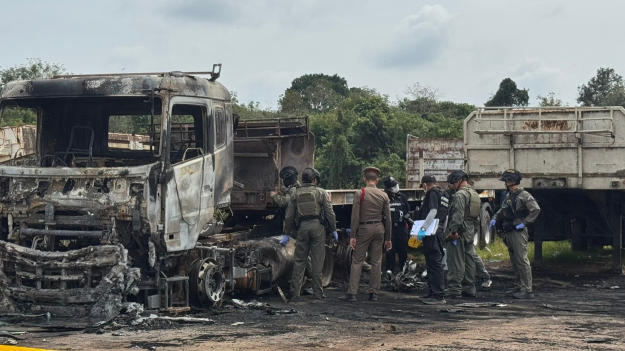 ตำรวจรอผลพิสูจน์ หลังเกิดระเบิด-ไฟไหม้รถเทรลเลอร์ ที่สุไหงโก-ลก