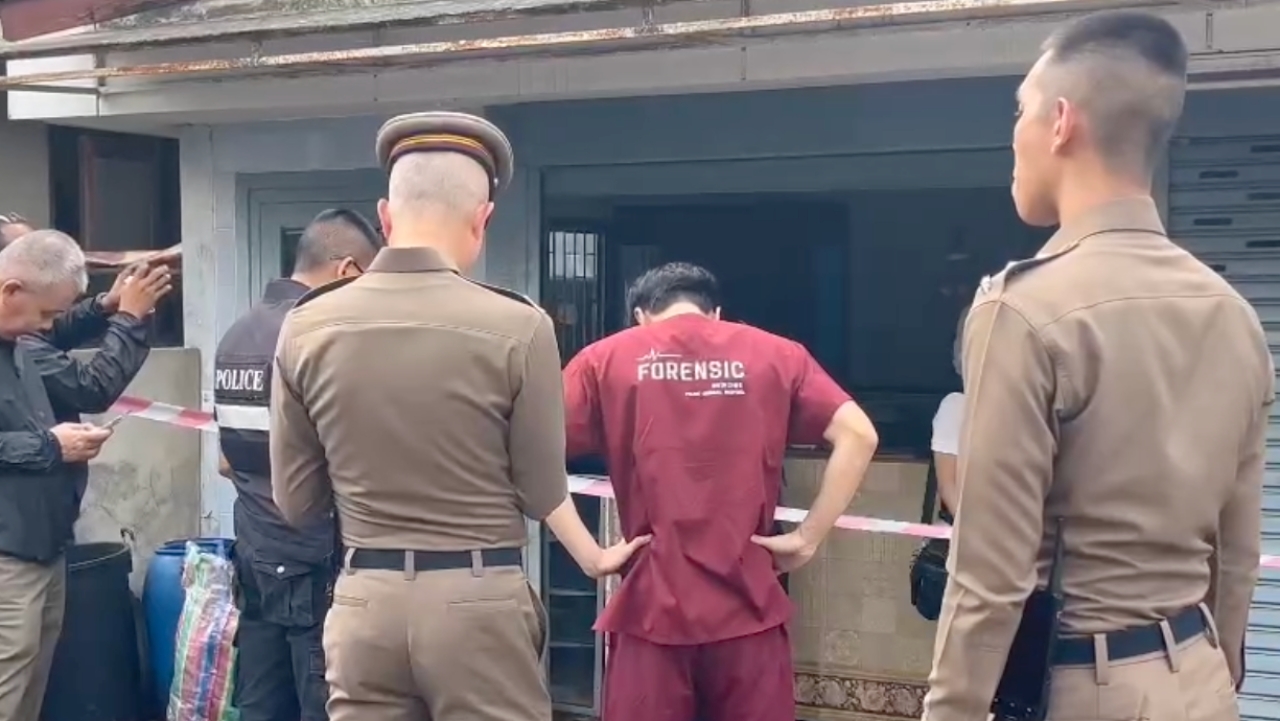 พบศพอดีตครู วัย 70 ถูกฆ่าโหด เสียชีวิตในบ้านย่านบึงกุ่ม