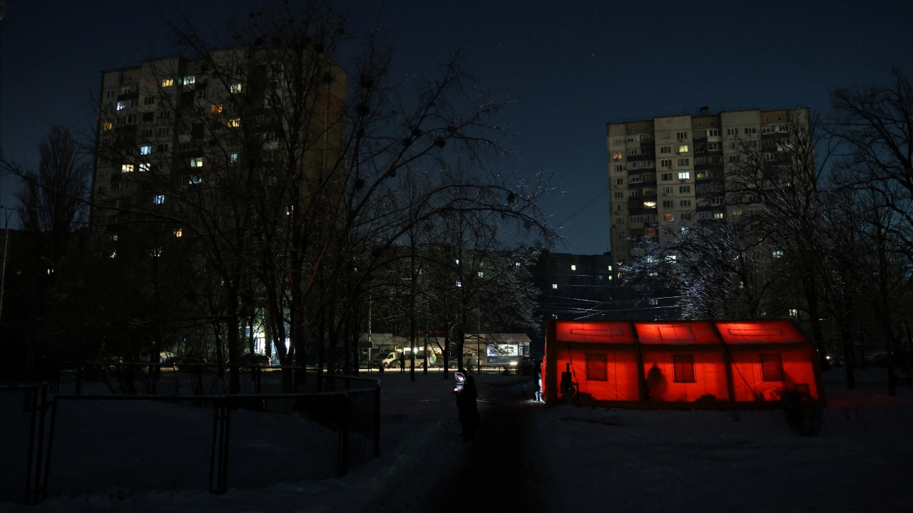 รัสเซียถล่มยูเครนอีก ทำกรุงเคียฟไฟดับครึ่งเมือง ท่ามกลางอุณหภูมิ -10 องศา