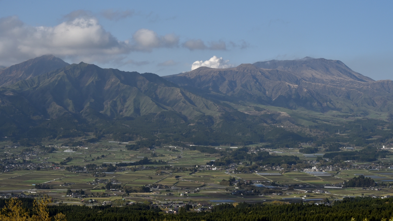 เฮลิคอปเตอร์นำเที่ยวญี่ปุ่น สูญหายที่ภูเขาอาโซะ 3 ชีวิตยังไม่รู้ชะตากรรม