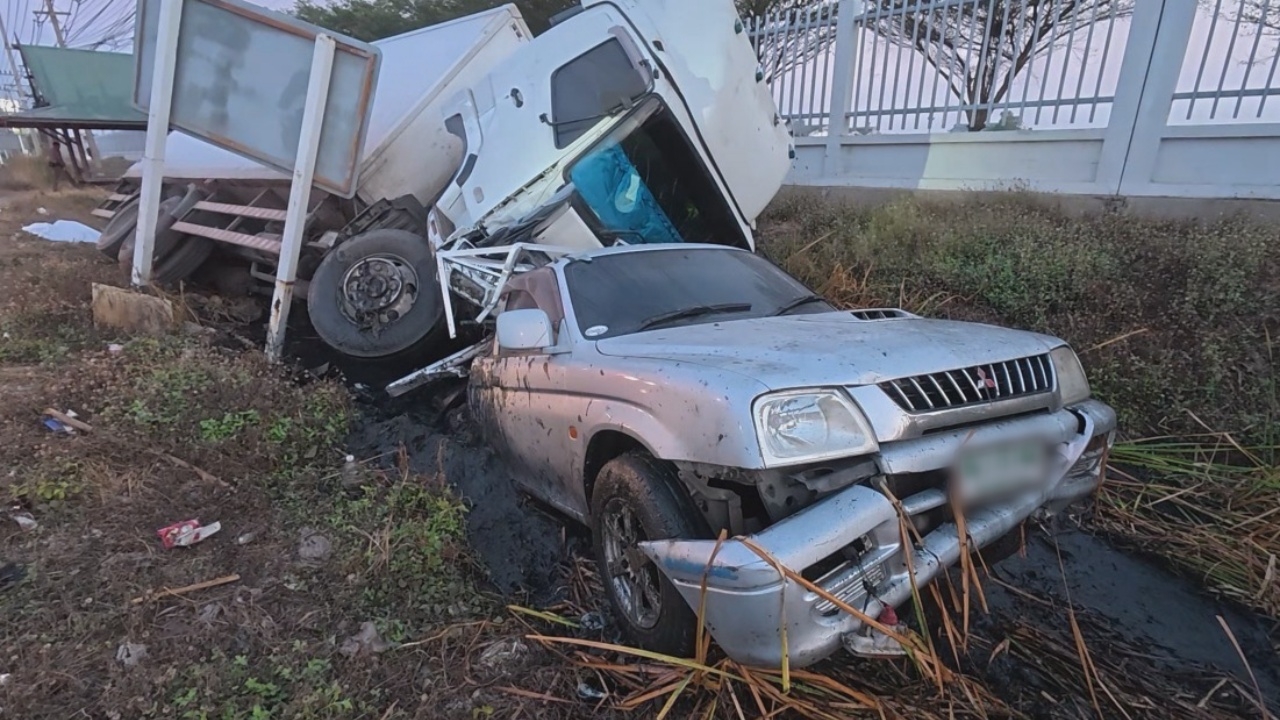 สุดเศร้า “พ่อค้ากล้วยทอด” เพิ่งกลับมาขาย 3 วัน ถูกรถ 10 ล้อเสียหลักชนเสียชีวิต