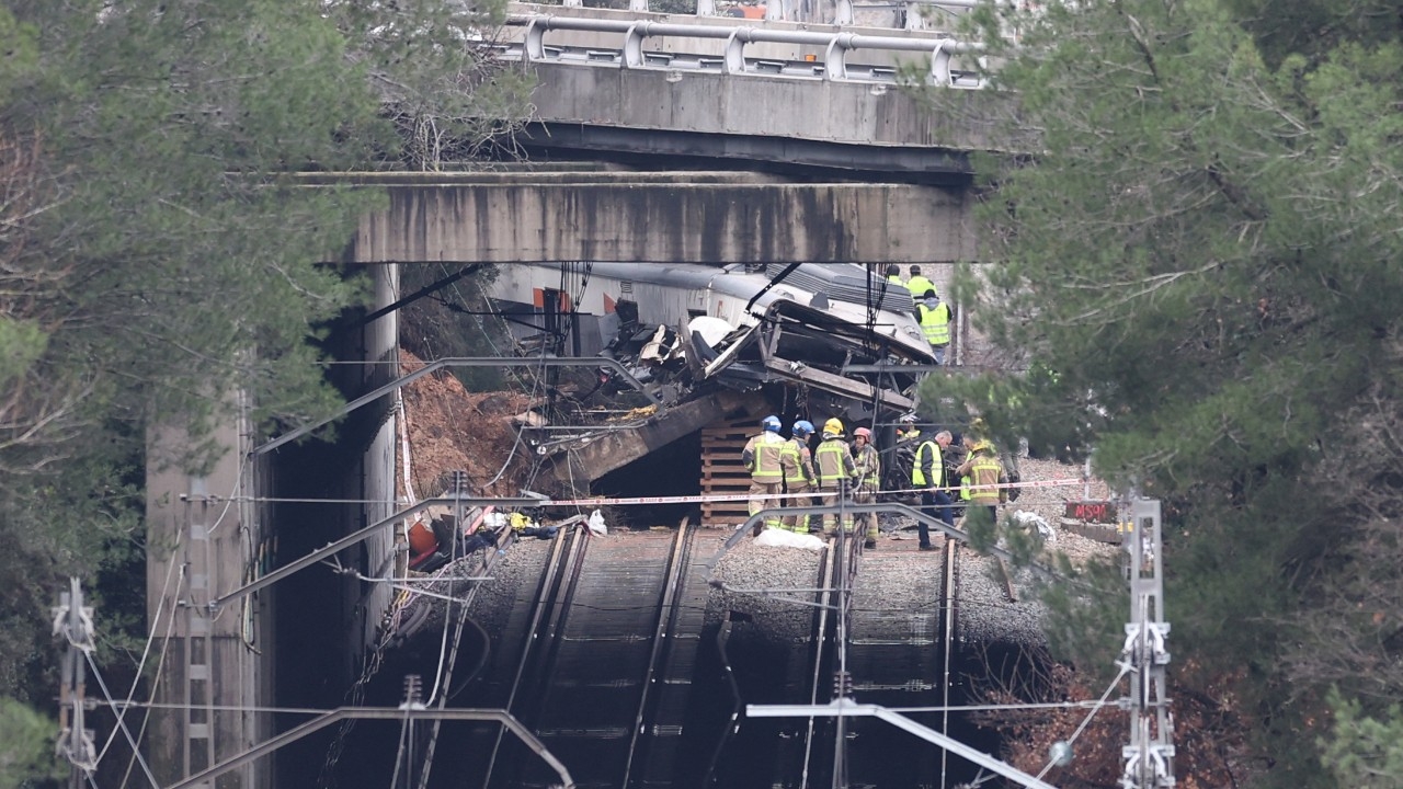 สเปนผวาอีก รถไฟชนเครนมีผู้บาดเจ็บหลายราย นับเป็นอุบัติเหตุทางรถไฟครั้งที่ 4 ในรอบสัปดาห์ 