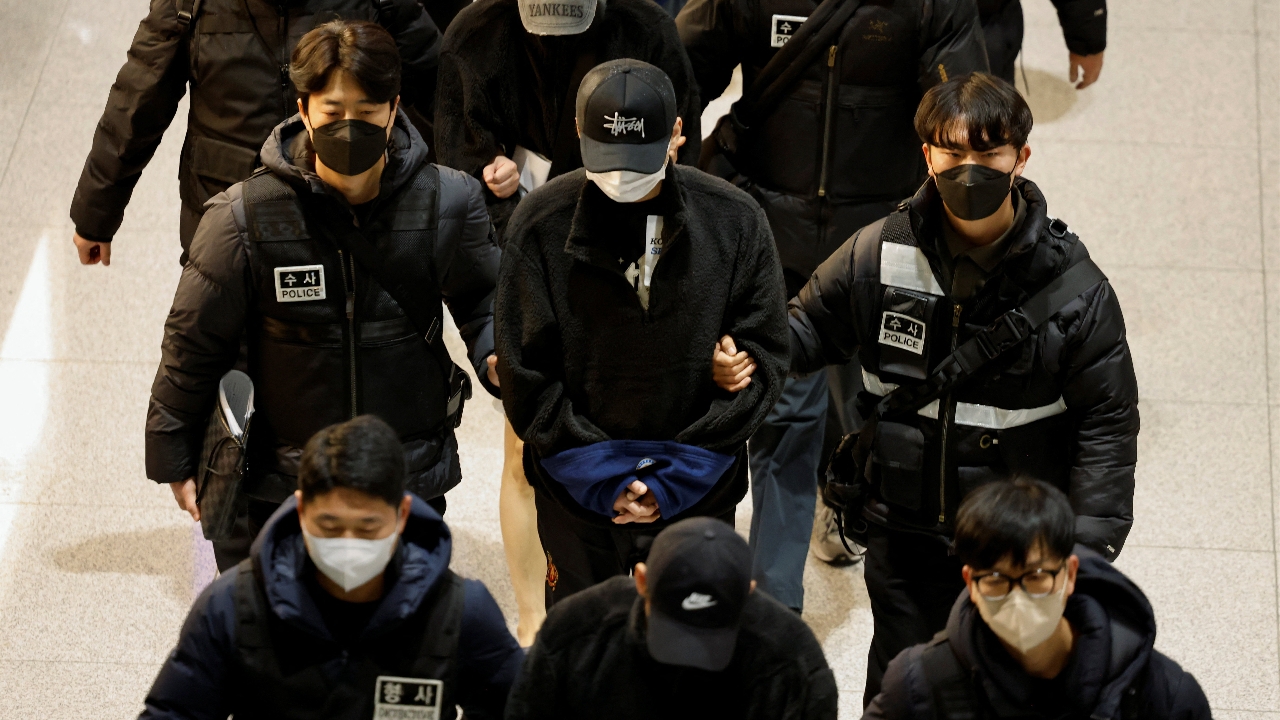 เกาหลีใต้รับตัว 73 ผู้ต้องหาคอลเซ็นเตอร์จากกัมพูชา หลอกเหยื่อร่วมชาติสูญกว่า 4.8 หมื่นล้านวอน