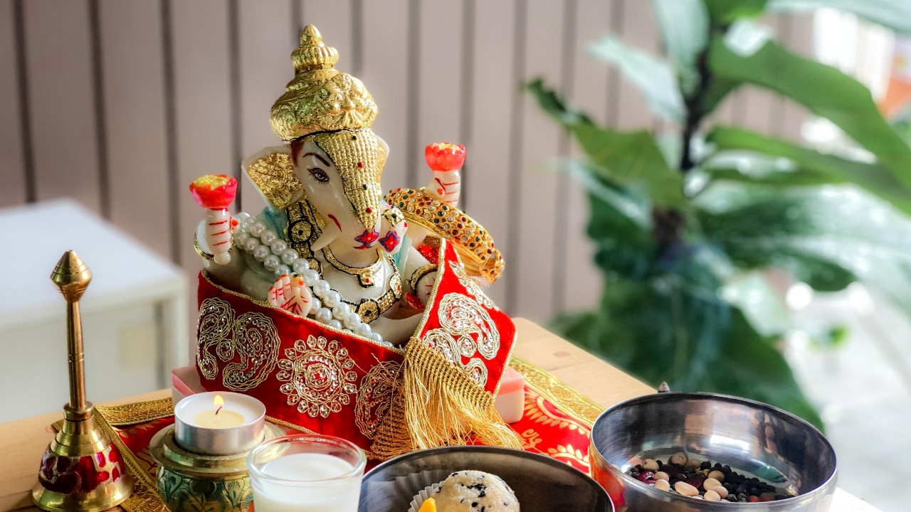 วันไหว้พระพิฆเนศ 2569 แต่ละเดือน เปิดฤกษ์ดี เตรียมขอพร พร้อมคาถาบูชา