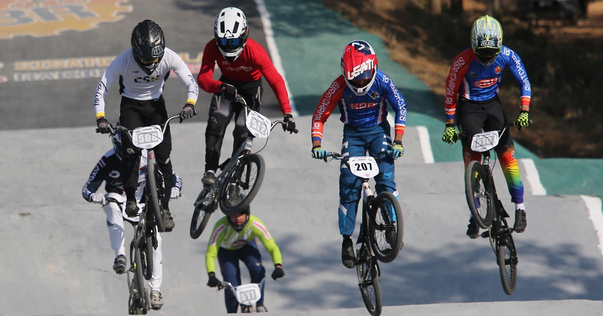 Phutthaphum and Hathaiphet Double BMX Champions in Srisatchanalai