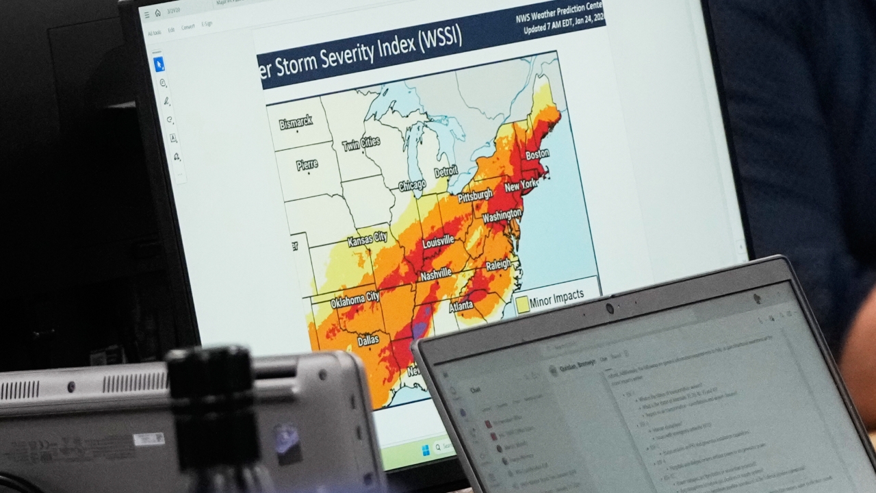พายุฤดูหนาวถล่มสหรัฐฯ 21 รัฐประกาศภาวะฉุกเฉิน 13,000 เที่ยวบินถูกยกเลิก