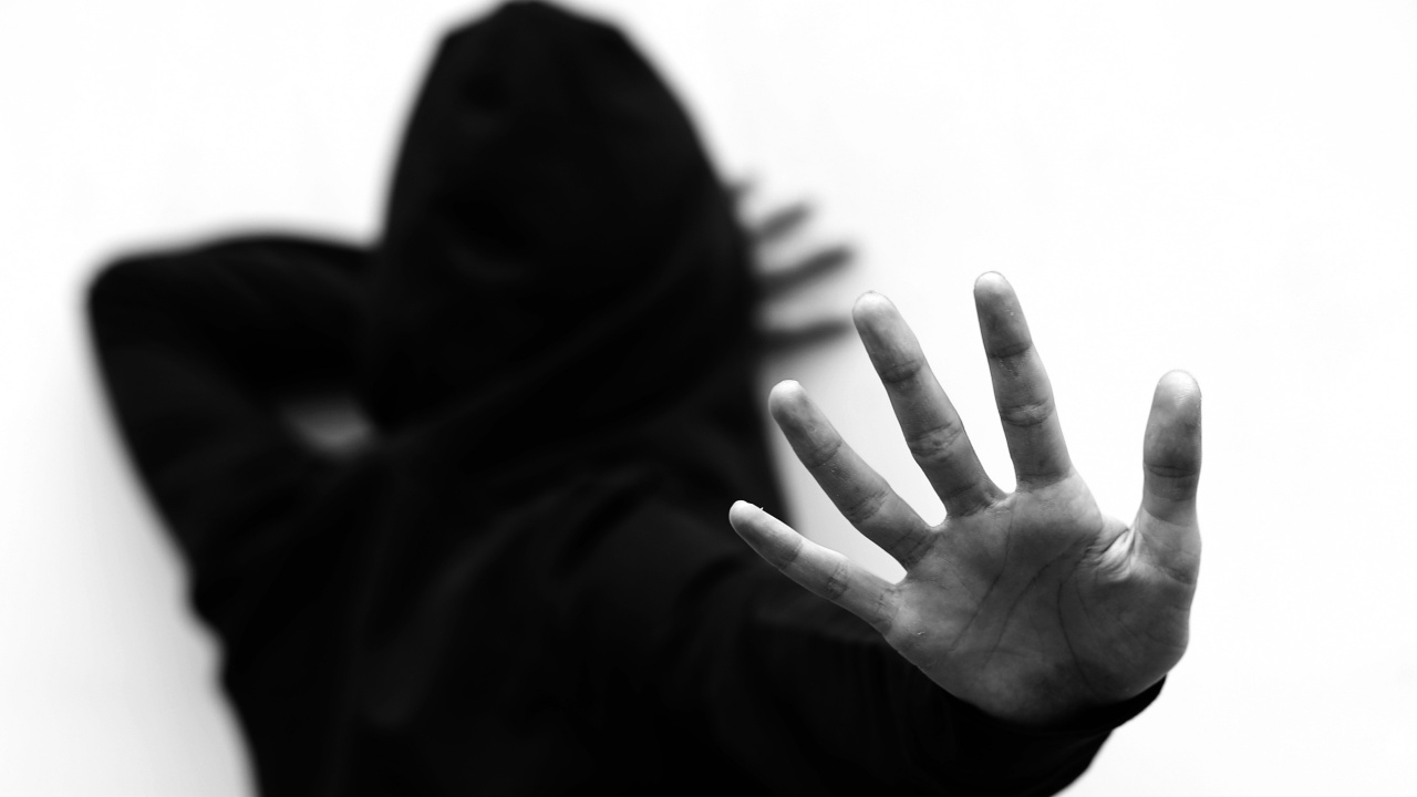 พ่อเลี้ยงเดี่ยว ข่มขืนลูกสาวแท้ๆ วัย 14 ตร.รวบทันควัน อ้างเหตุผลสุดพีค