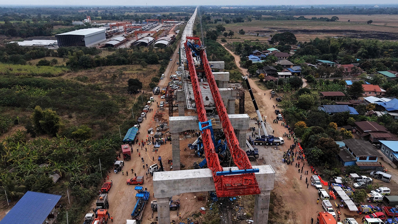 รฟท. ชี้เหตุเครนถล่มทับรถไฟสีคิ้ว แจ้งเอาผิดอาญาฐานประมาท จ่อแบล็กลิสต์ "ผู้รับเหมา"