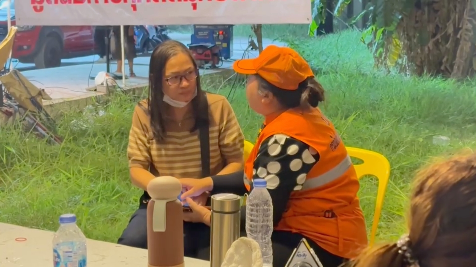 พี่สาวเศร้า รอ จนท. กู้ร่างน้องชาย สะเทือนใจเสียชีวิตในวันเกิดลูกสาววัย 1 ขวบ