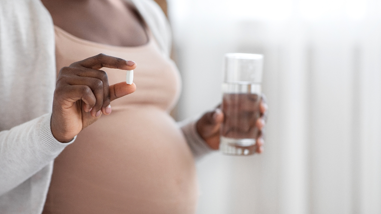 งานวิจัยชี้พาราเซตามอลปลอดภัยในหญิงตั้งครรภ์ ไม่เพิ่มเสี่ยงออทิสติก โต้คำกล่าวอ้างทรัมป์