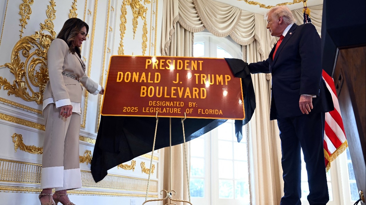ทรัมป์ปลื้มสุดๆ รัฐฟลอริดาตั้งชื่อถนนใกล้มาร์-อา-ลาโกเป็น "โดนัลด์ ทรัมป์"