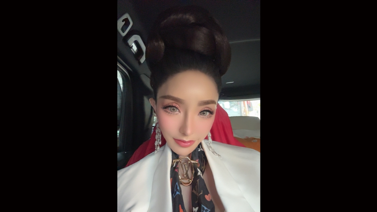 Honey Napak MRS.CLASSIC UNIVERSE 2024 Distributes 400 Meal Boxes to Homeless