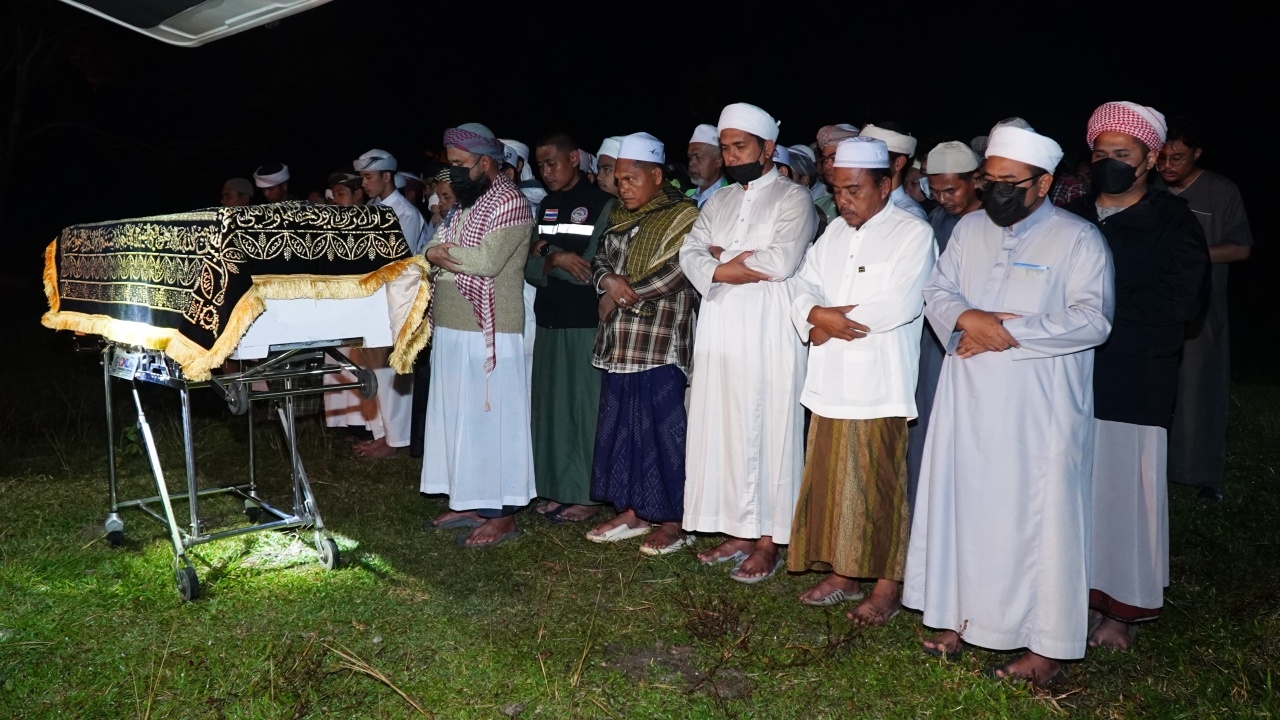 ฝังร่าง 2 พี่น้อง เหยื่อเครนหล่นทับรถไฟ พ่อแม่ใจสลาย ญาติร่ำไห้ระงม