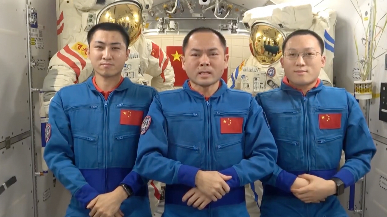 นักบินอวกาศจีน-คณะสำรวจแอนตาร์กติก-ลูกเรือเรือบรรทุกเครื่องบิน ส่งคำอวยพรปีใหม่