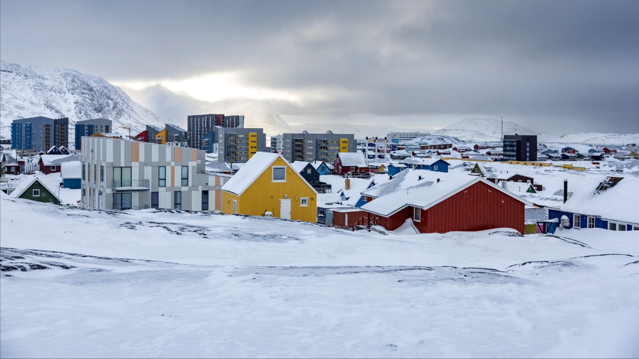 เดนมาร์กเคือง เมียผู้ช่วยทรัมป์ โพสต์ภาพกรีนแลนด์สีธงชาติสหรัฐฯ