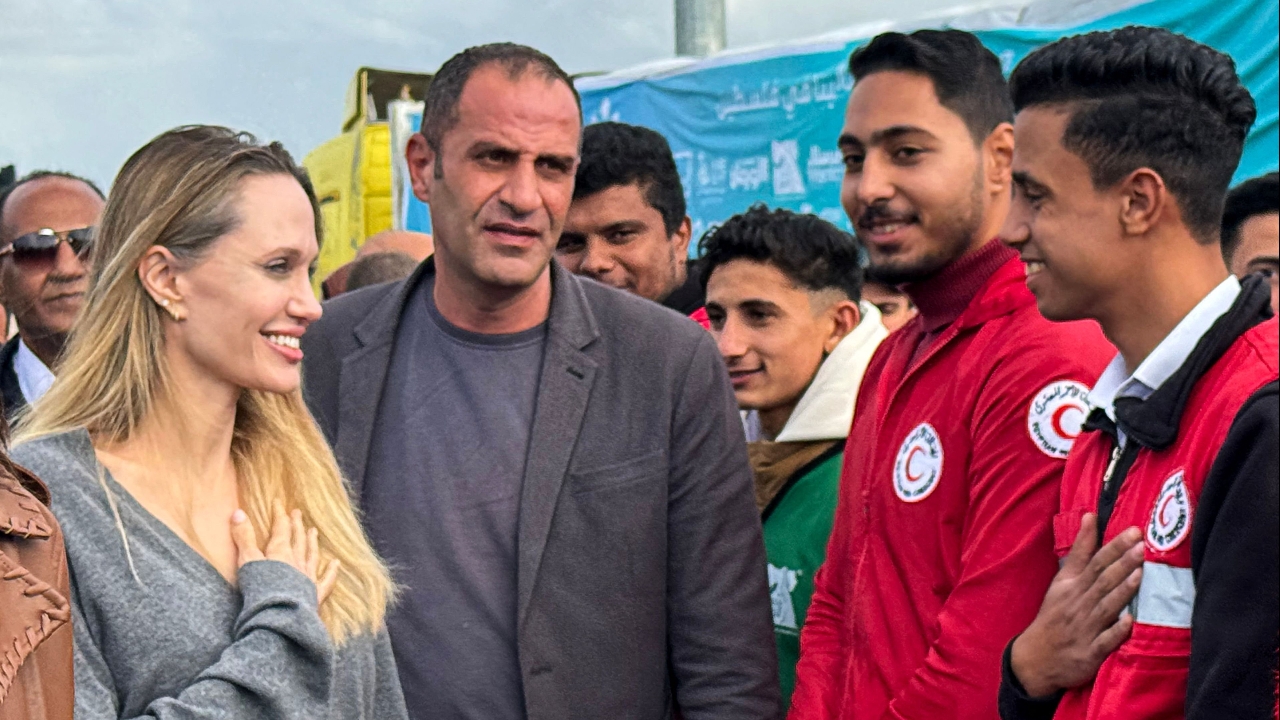 แองเจลินา โจลี เยือนด่านราฟาห์ฝั่งอียิปต์ ติดตามภารกิจช่วยเหลือกาซา