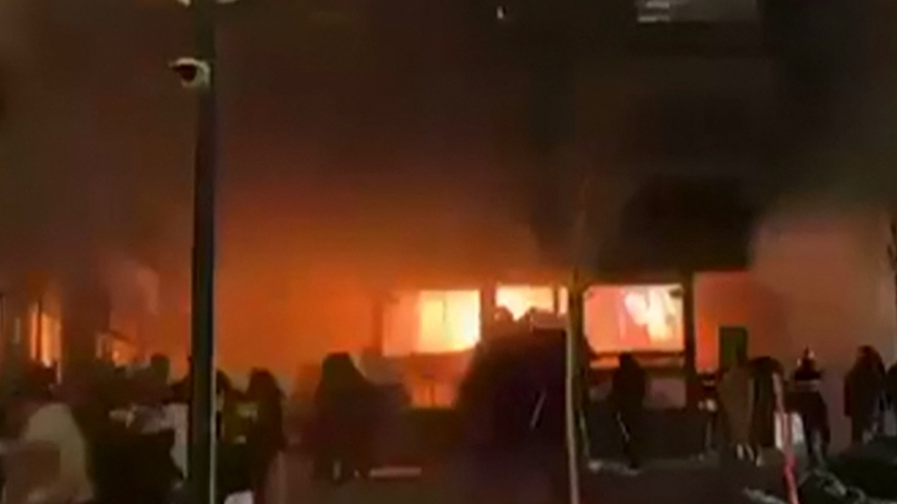 ทางการสวิตเซอร์แลนด์เชื่อ ไฟไหม้บาร์ในเมืองตากอากาศสกี เกิดจากพลุประดับขวดแชมเปญที่จุดฉลองปีใหม่