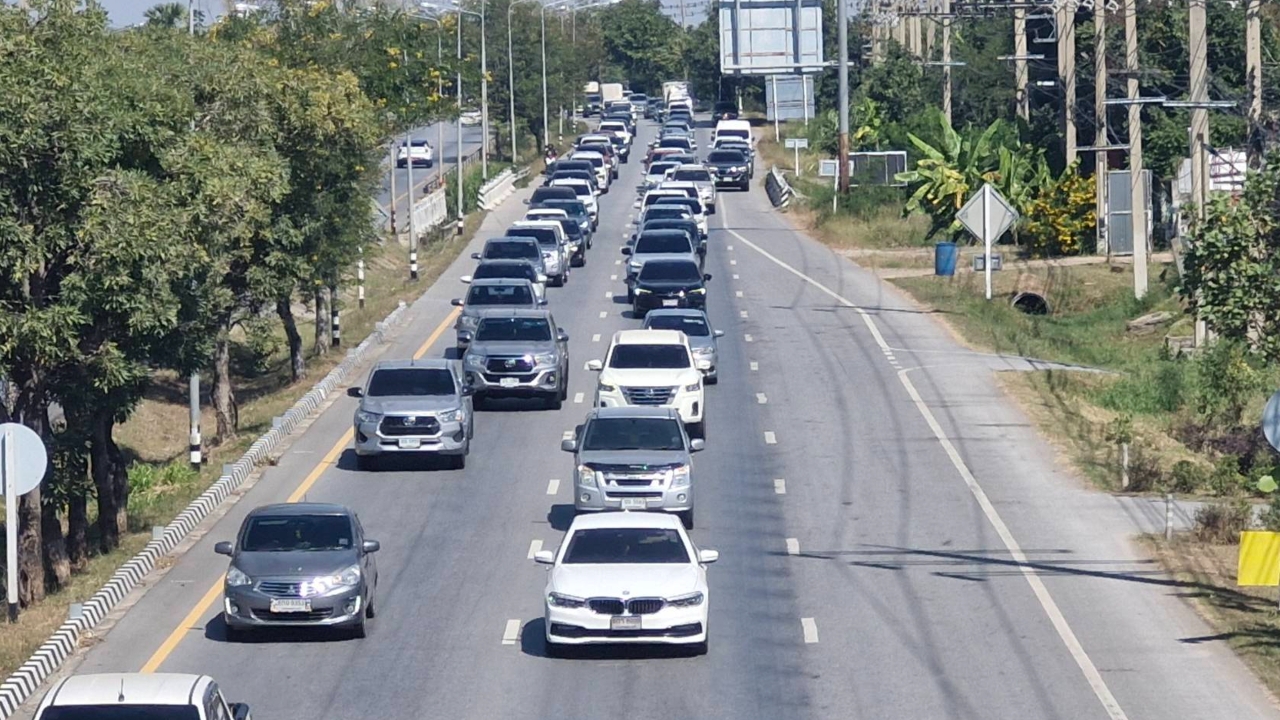 ประชาชนทยอยเดินทางกลับ หลังหยุดยาวฉลองปีใหม่ ทำถนนมิตรภาพรถติด