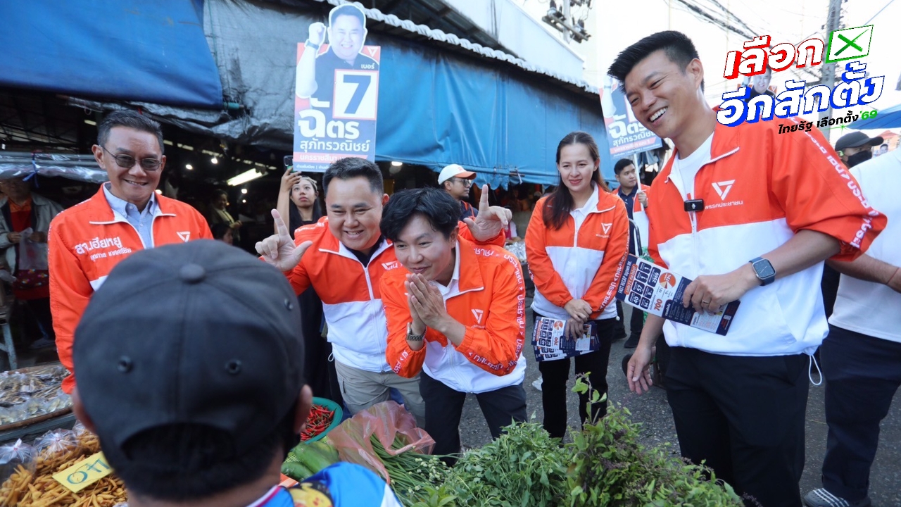 “เท้ง ณัฐพงษ์” ขึ้นรถแห่หาเสียงโคราชแต่เช้า อ้อนขอคะแนนป้องกันเขตเดิมรุกเพิ่มเขตใหม่