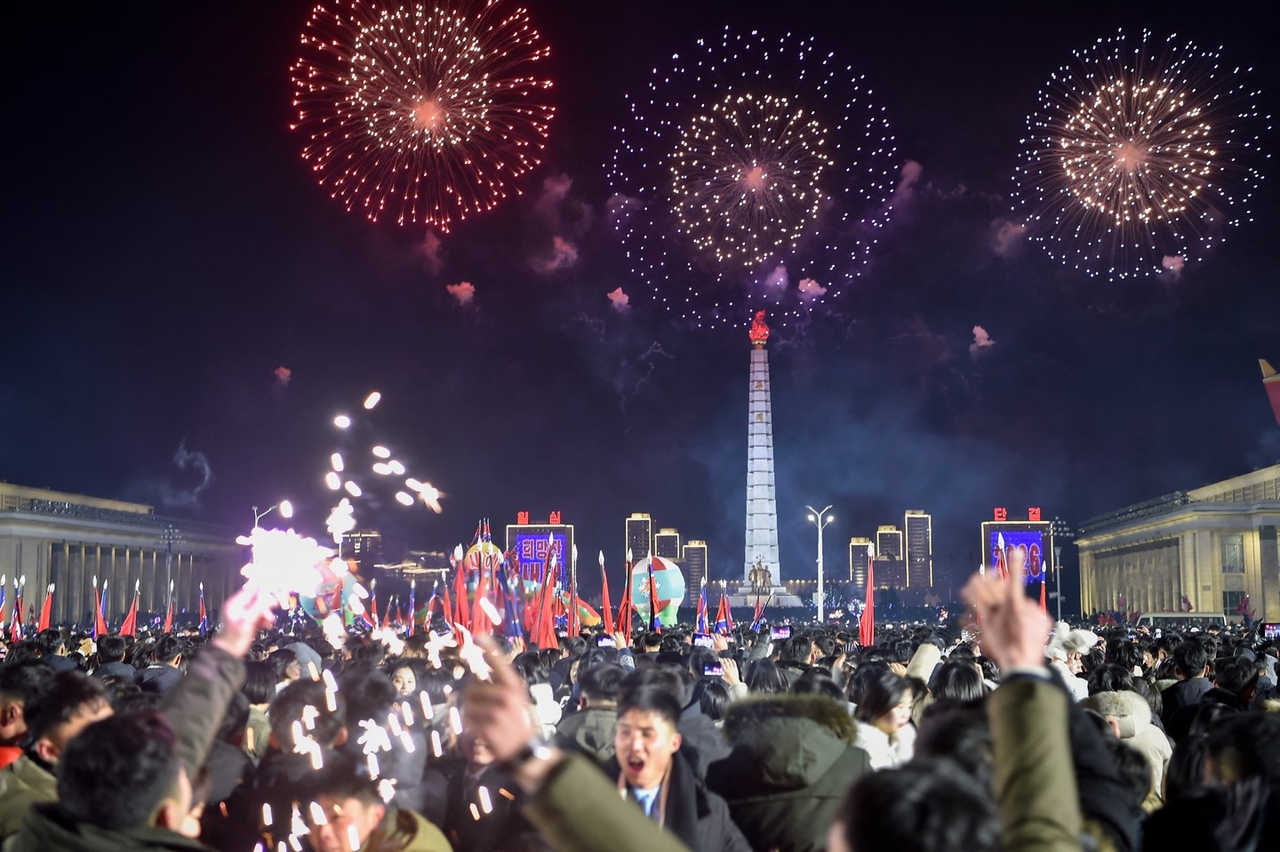 เกาหลีเหนือคึกคักรับปีใหม่ 2569 ประชาชนออกฉลองแน่นจัตุรัสคิม อิล ซุง ในกรุงเปียงยาง