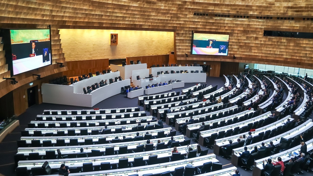 ตั้งฉายาสภาฯ 2568 “รังหนอนสีเทา” วุฒิสภา “รังของหนู” วาทะเด็ด “เลือกอนุทินมายุบสภา”