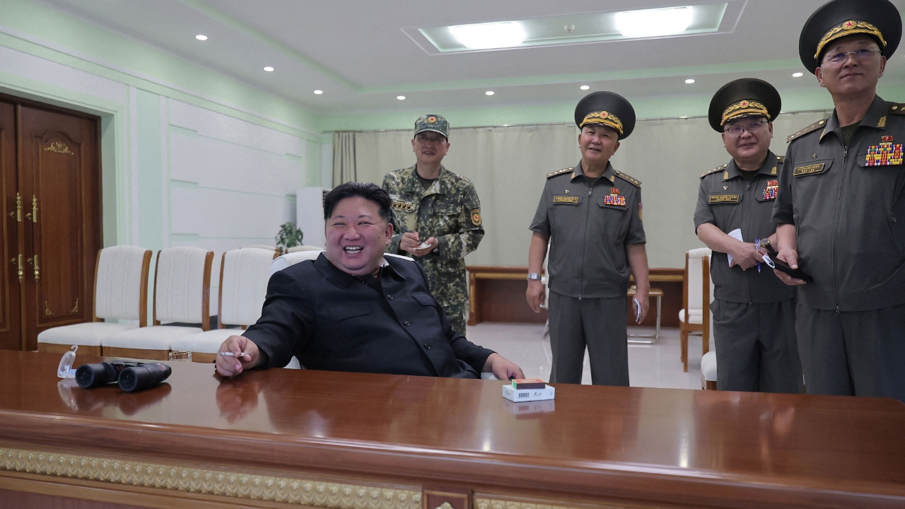 "คิม จองอึน" คุมการทดสอบยิงขีปนาวุธพิสัยไกล ย้ำเร่งพัฒนากำลังนิวเคลียร์แบบไม่จำกัด