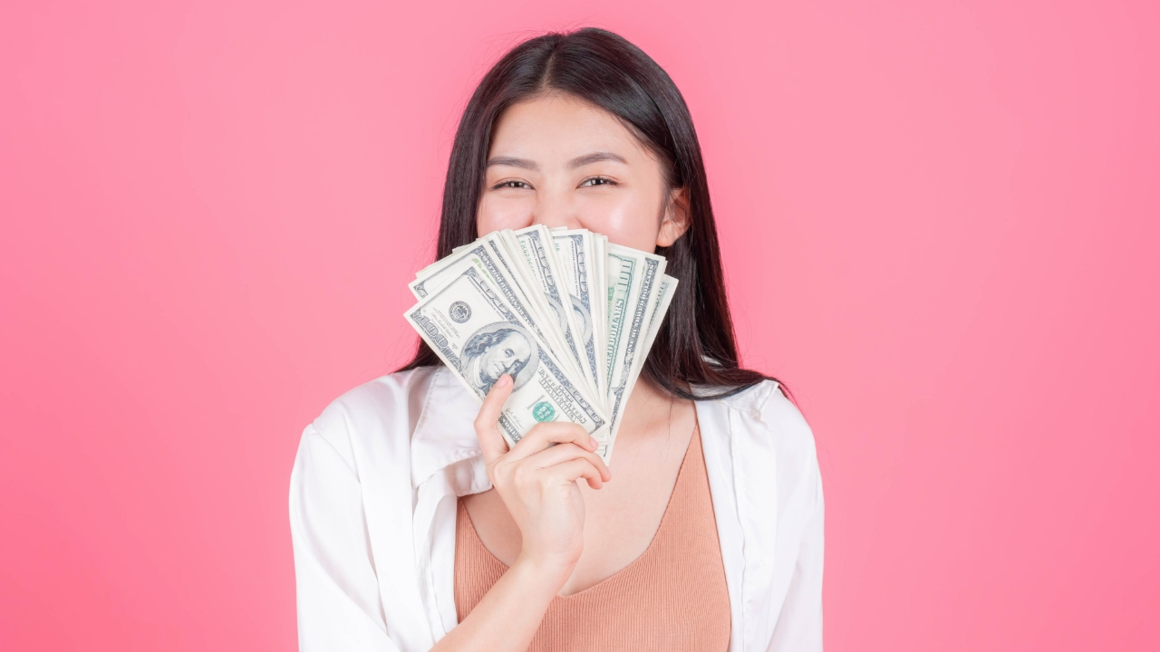 สีเสื้อมงคลวันหวยออก 2/1/69 หวยออกวันศุกร์ ลุ้นโชคงวดแรกของปี 2569