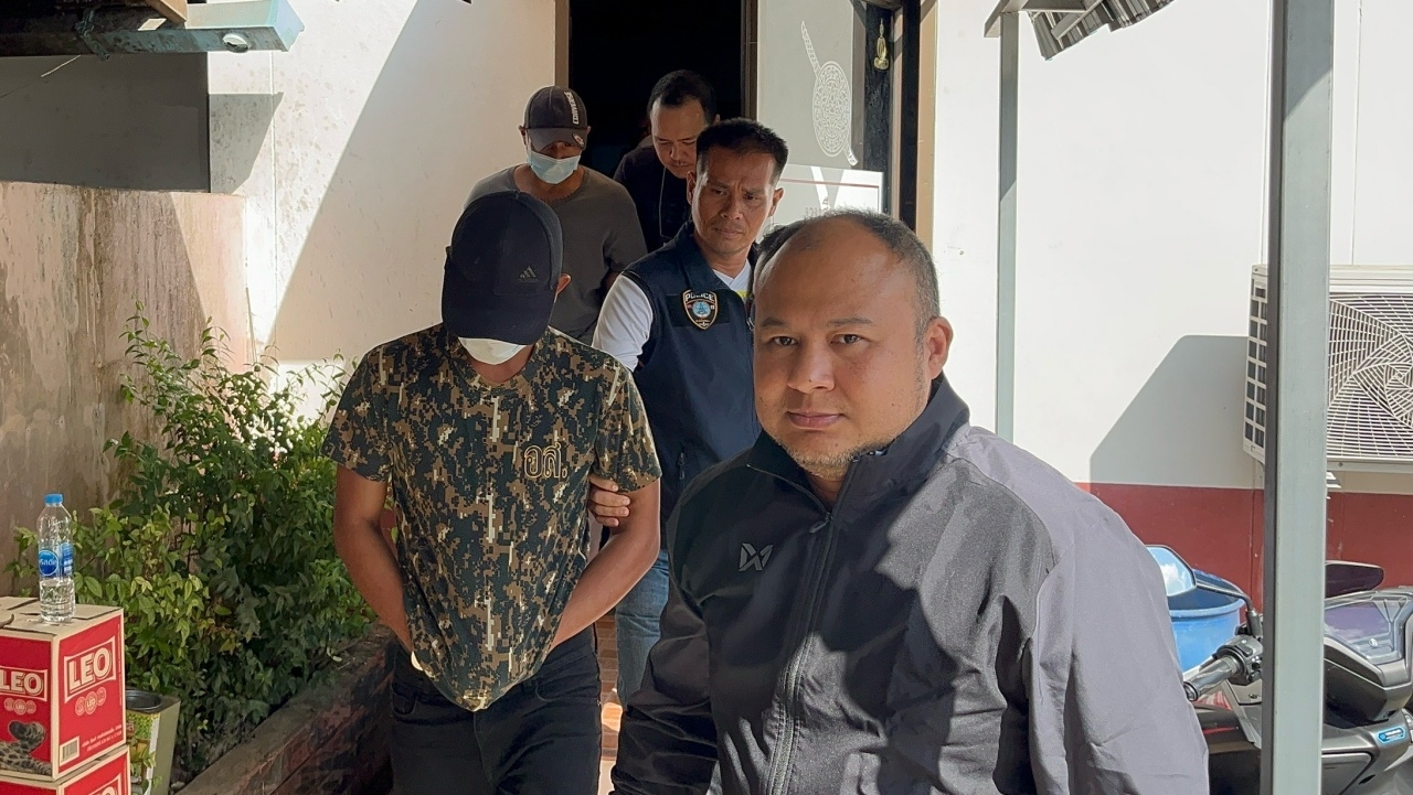 ศาลอนุมัติหมายจับ ปลัดพร้อมพวก หิ้วชายขึ้นรถ ซ้อมดับ-ฝังอำพราง