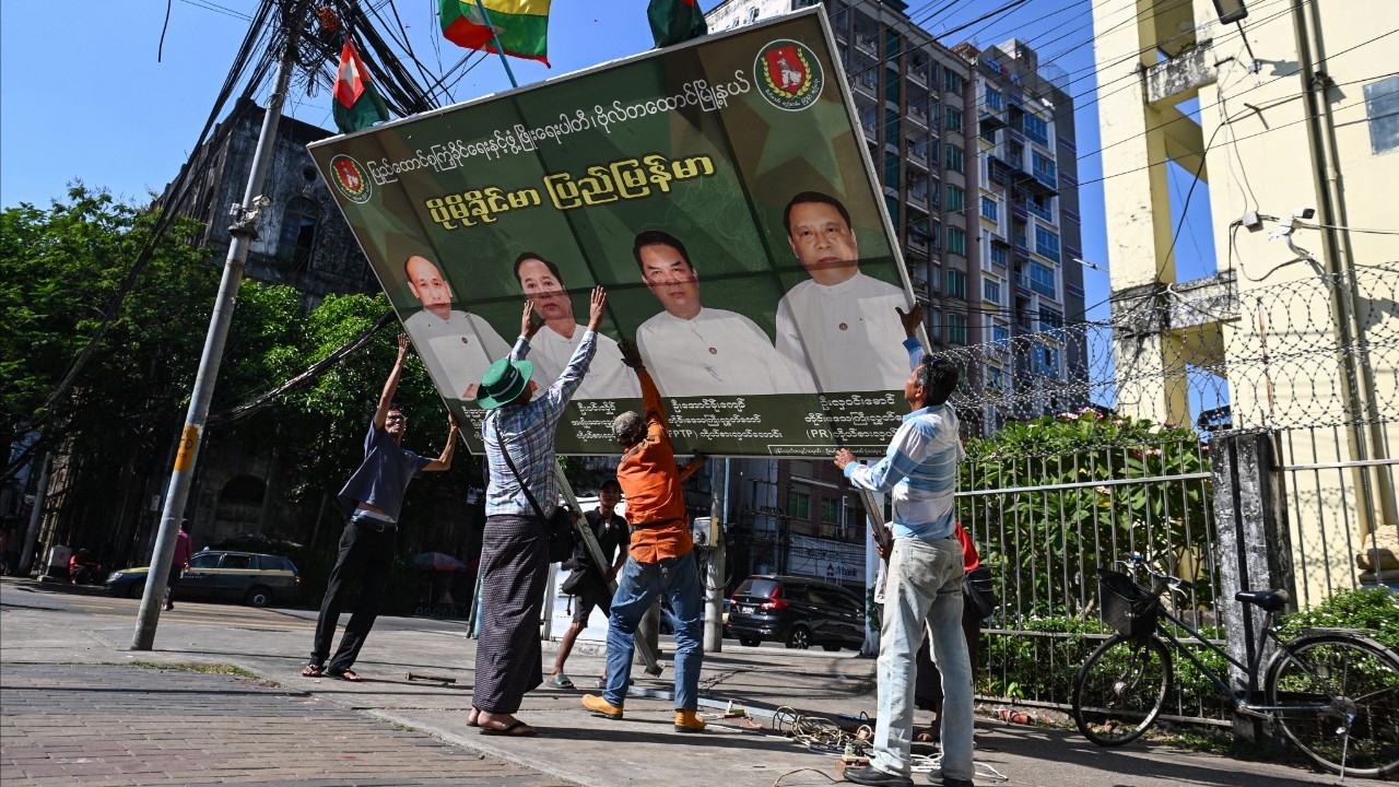 เมียนมาปิดฉากหาเสียง รื้อถอนป้ายผู้สมัคร เตรียมเลือกตั้งพรุ่งนี้ ท่ามกลางการสู้รบร้อนระอุ
