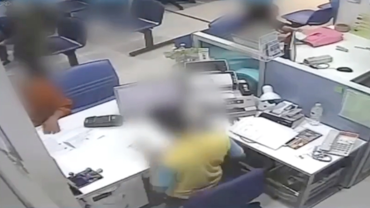 รวบตัว หนุ่มรับจ้างปลอมเป็นเจ้าอาวาส สวมรอยเปิดบัญชี เสียหายกว่า 1.8 ล้านบาท