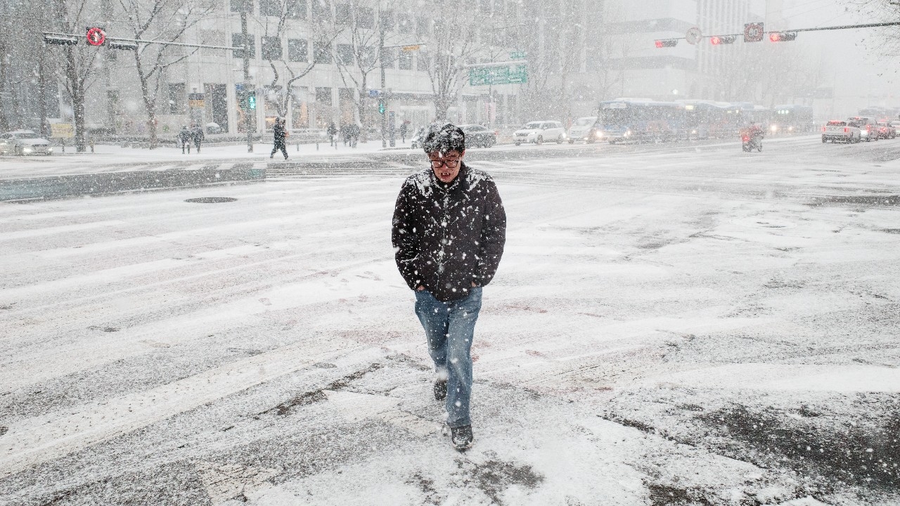 เกาหลีใต้เยือกแข็ง กรุงโซลติดลบ 11 องศา เตือนภัยคลื่นความหนาวทั่วประเทศ