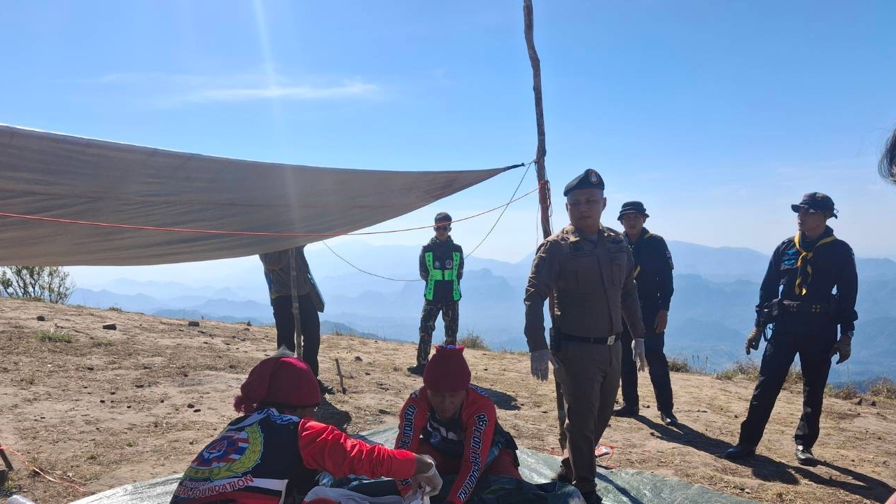 กู้ร่างนักท่องเที่ยวสาว พลัดตกดอยสูง จ.ตาก ขึ้นจากเหวสำเร็จแล้ว