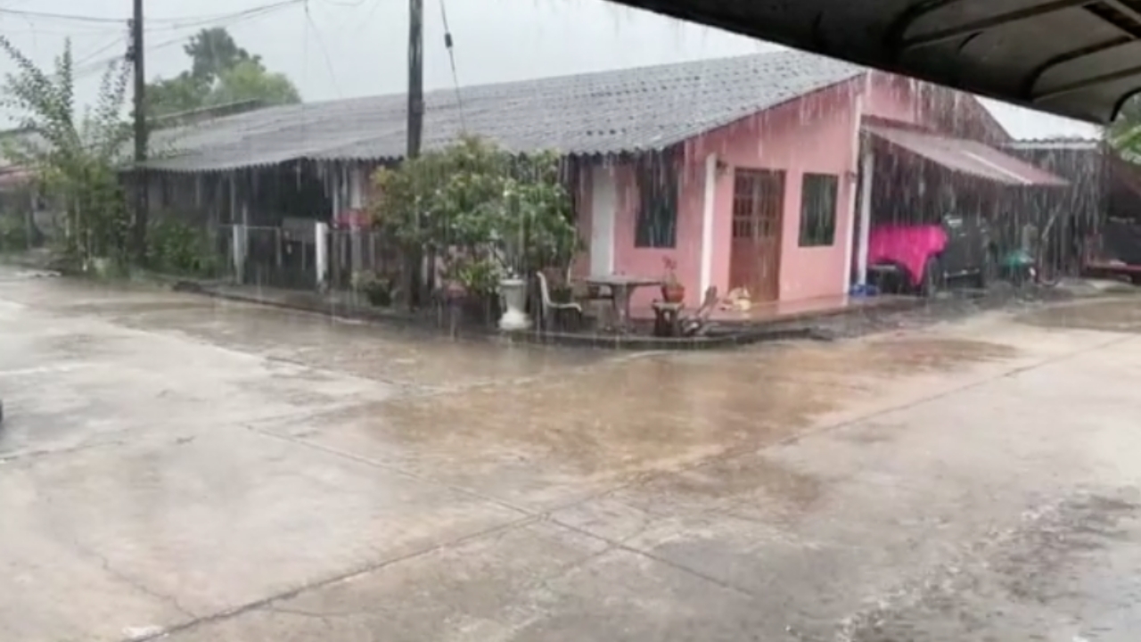 อุตุฯ เตือนภาคใต้ 7 จังหวัด "ฝนตกหนัก-คลื่นลมแรง" หวั่นน้ำท่วมฉับพลัน-ดินถล่ม