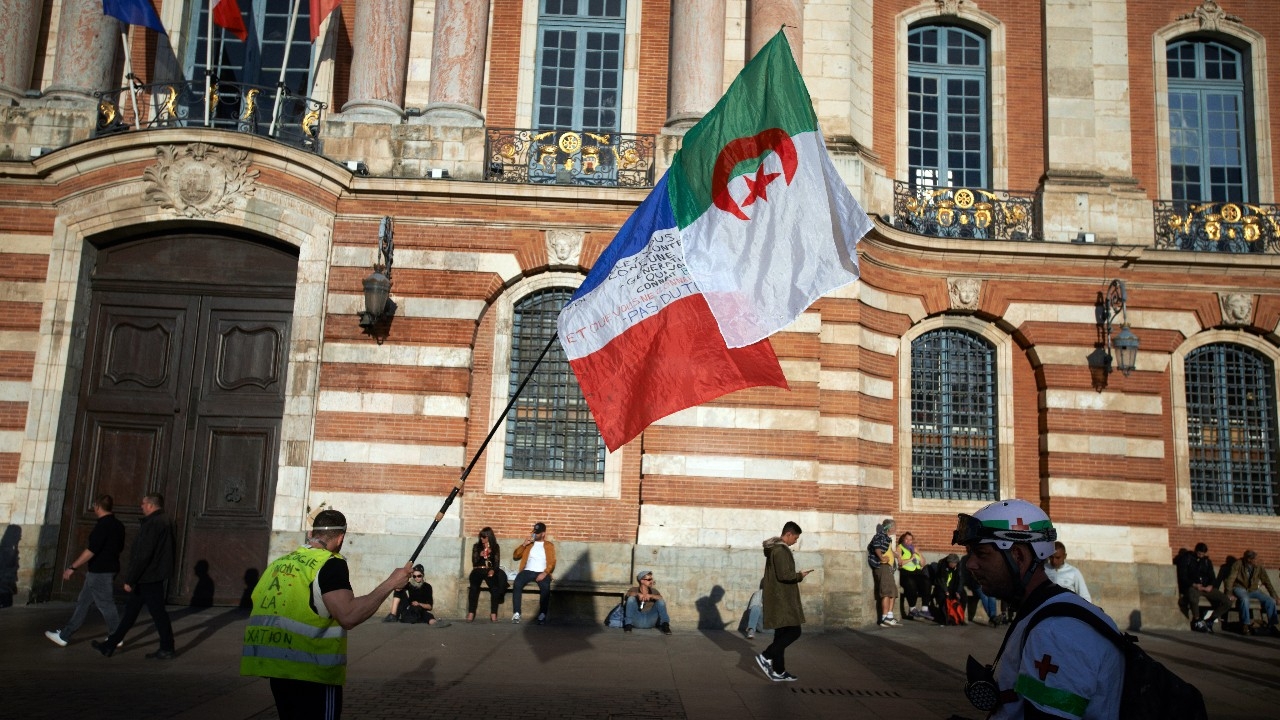แอลจีเรียผ่านกฎหมายประกาศ "การล่าอาณานิคมของฝรั่งเศสเป็นอาชญากรรม"