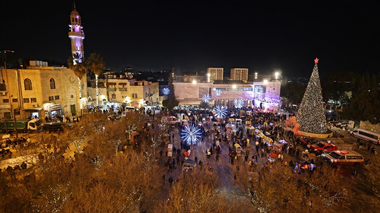 เมืองเบธเลเฮมฉลองคริสต์มาสคึกคักครั้งแรกในรอบ 2 ปี หลังสงครามกาซา