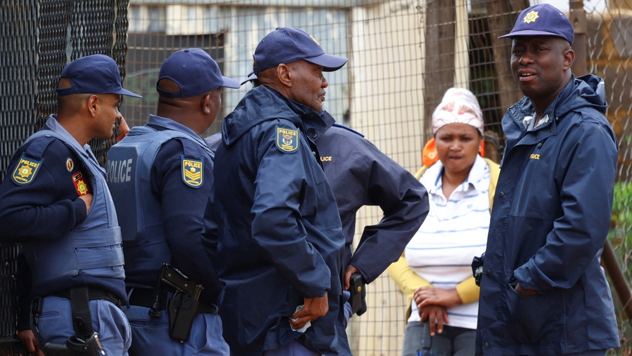 แอฟริกาใต้จับผู้ต้องสงสัย 11 คน เอี่ยวยิงกันในร้านเหล้าดับ 9 ศพ