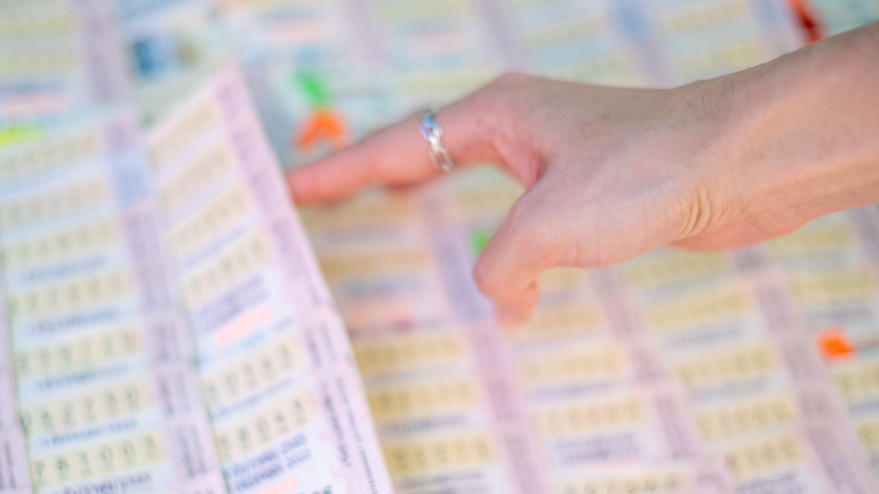 ปีใหม่หวยออกวันไหน 2569 เช็กวันหวยงวดแรก ม.ค. 69 รอลุ้นโชคใหญ่