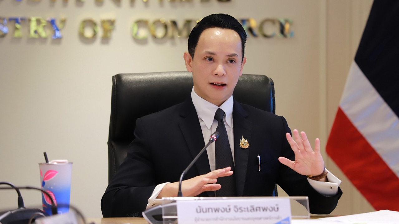 ส่งออก 11 เดือนทะลุ 10.2 ล้านล้าน อานิสงส์ อิเล็กทรอนิกส์-AI โตแรง ห่วงปีหน้าวูบรับภาษีสหรัฐฯ