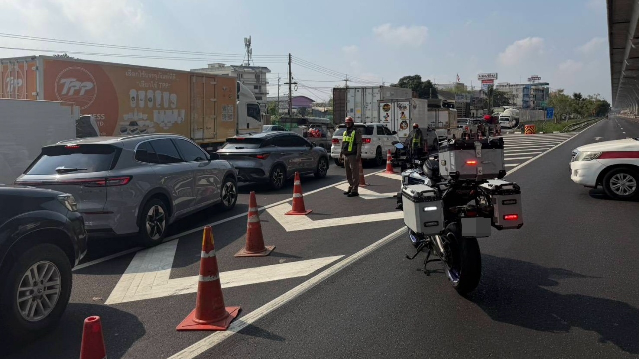 แนะเส้นทางเลี่ยงรถติด เหตุเครนก่อสร้างถล่ม ถ.พระราม 2 ปิดช่องทางหลัก ทั้งขาเข้า-ขาออก