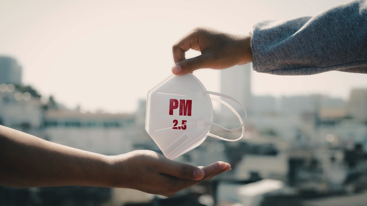 เช็กร่างกฎหมายอากาศสะอาด หลังฝุ่น PM 2.5 พุ่งสูง แม้ผ่าน สส. แต่ยังติดอยู่ในชั้น สว.