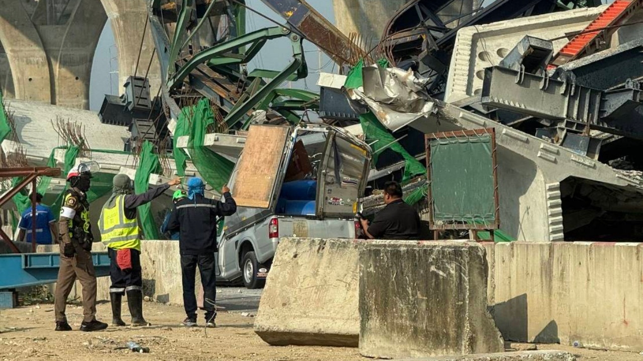 เครนถล่มพระราม 2 เสียชีวิต 2 ศพ เจ้าหน้าที่ปิดการจราจร-เร่งตรวจสอบสาเหตุ