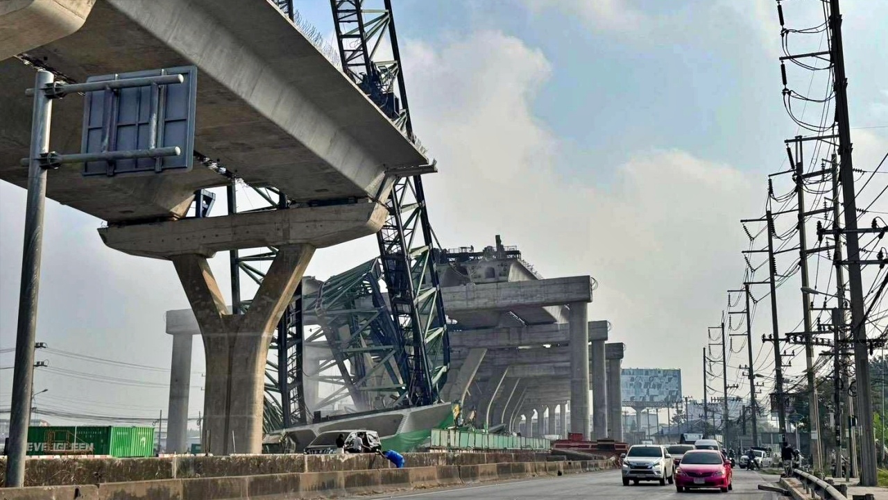 ความเสียหาย เครนก่อสร้างทางยกระดับ ถนนพระราม 2 ถล่ม มีผู้เสียชีวิต