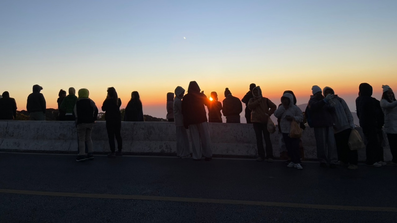 เช้านี้ “ดอยอินทนนท์” ท้องฟ้าเปิด อากาศหนาว อุณหภูมิต่ำสุด 5 องศาฯ