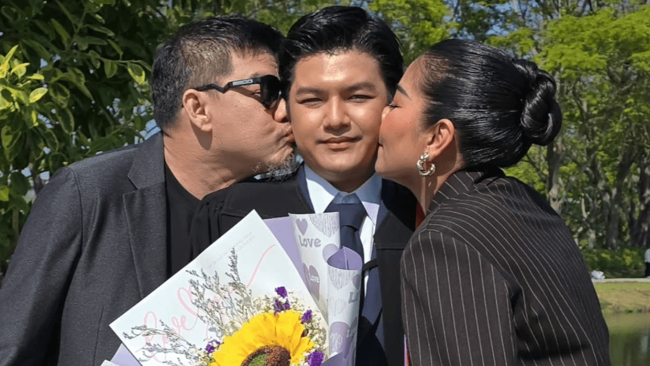 นุ้ย เชิญยิ้ม-ตั๊ก ศิริพร ภูมิใจ น้องภู คว้าปริญญาตรีสำเร็จ เตรียมเรียนต่อ ป.โท ที่เมืองนอก