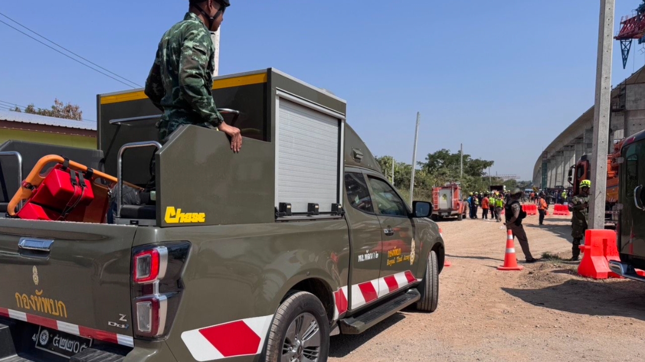 ทบ. ส่งชุดเคลื่อนที่เร็ว ช่วยเหยื่อเครนตกทับรถไฟ อพยพผู้ติดค้างออกครบทุกรายแล้ว