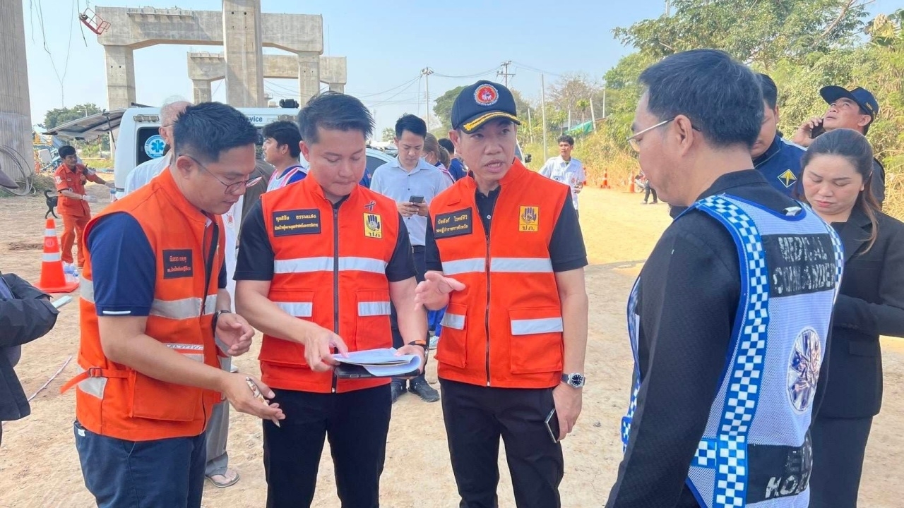 คปภ.โคราช ติดตามเหตุ "เครนตกทับรถไฟสีคิ้ว" พร้อมดูแลสิทธิประโยชน์ด้านประกันภัย