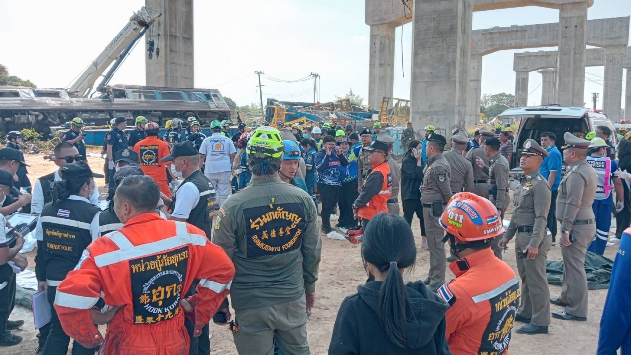 เผยเหตุ "เครนถล่มทับรถไฟสีคิ้ว" ก่อสร้างโดย บ.อิตาเลียนไทย คนงานสูญหาย 1 ราย