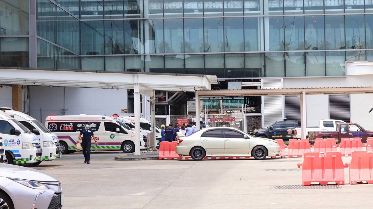 สนามบินภูเก็ต แจง เที่ยวบิน EY 416 ตกหลุมอากาศ ลงจอดเรียบร้อย ไร้ผู้บาดเจ็บ