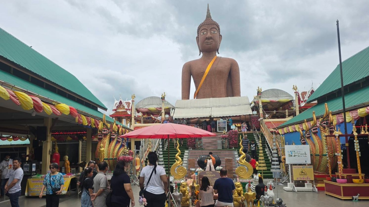 เจ้าของโครงการบ้านจัดสรร มาแก้บน "หลวงพ่อสมหวัง" ไม่ลืมจุดธูป "เลขเด็ด 17/1/69"