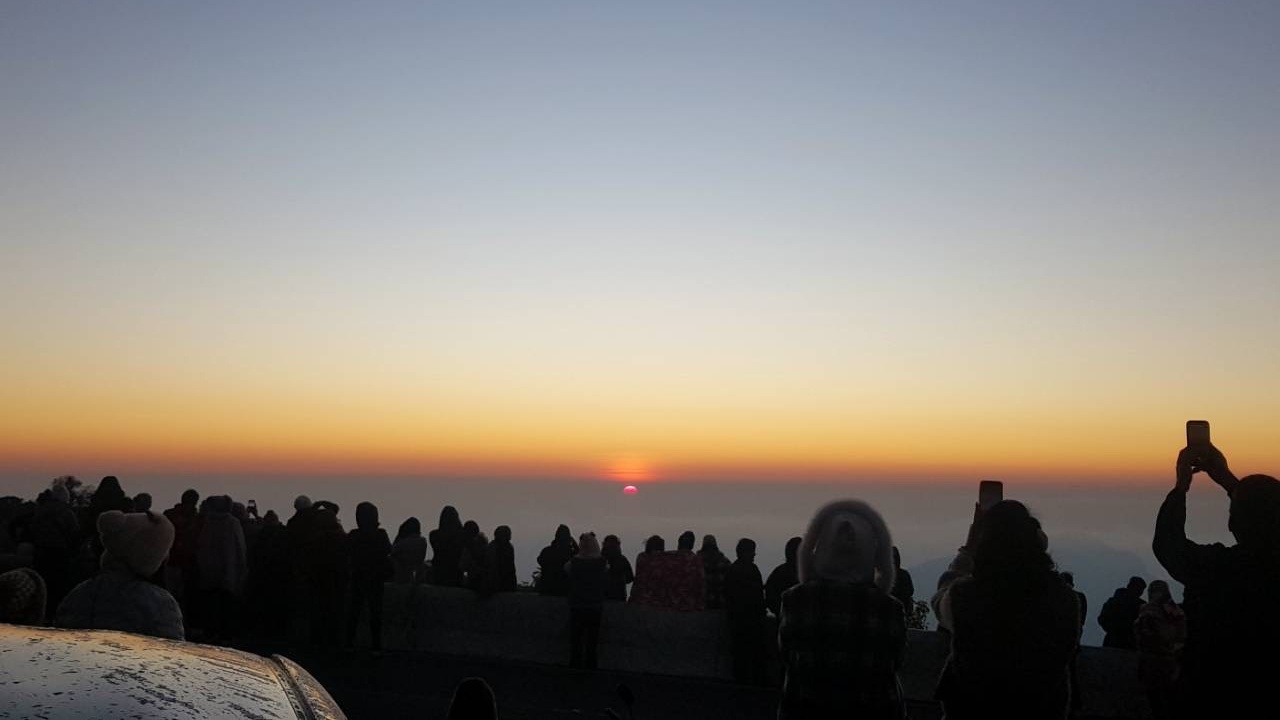 อากาศหนาวต่อเนื่อง นักท่องเที่ยวคึกคัก เช้านี้ “ดอยอินทนนท์” อุณหภูมิต่ำสุด 3 องศาฯ